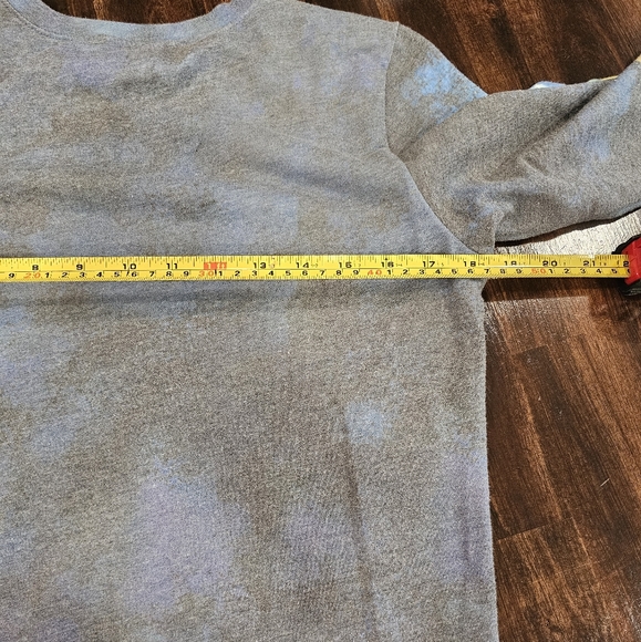 Disney Tangled Crewneck - Picture 5 of 5